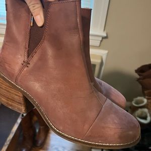 Toms burnt red booties